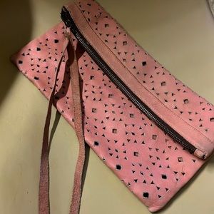 CLEOBELLA MAGNET CLUTCH